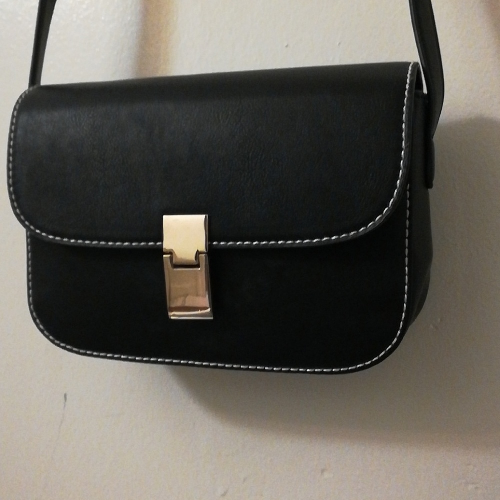 👜 F21 black faux leather box style bag